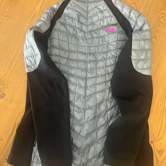 North Face women jacket. Size Large - Picture 2 of 4